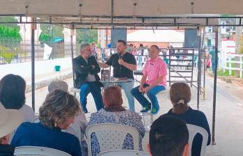 Escritores y lectores se reunieron en la primera Feria del Libro de Carolina del Príncipe, un evento que busca fortalecer la cultura y la literatura en Antioquia. FOTO cortesía