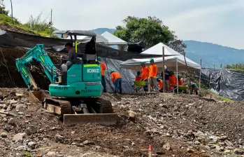 Las retroexcavadoras y una volqueta volvieron a La Escombrera desde este lunes, por cuenta de la administración distrital. FOTO ALCALDÍA