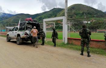Los tres soldados que resultaron heridos lograron ser evacuados en la tarde de este domingo 5 de mayo. FOTO cortesía fuerzas militares