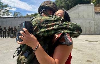 El protagonista de esta historia es Juan Sebastián Durango Bertel, un soldado de 18 años, oriundo de Medellín, que presta su servicio militar en el Batallón de Infantería N.º 10 Coronel Atanasio Girardot. FOTO: Cortesía Cuarta Brigada