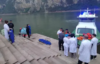 Al menos diez muertos y 70 heridos dejó naufragio de dos barcos con turistas en China