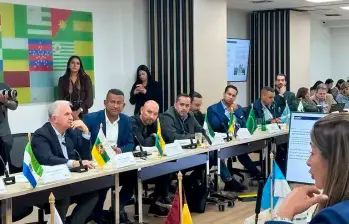 Los cambios tributarios siguen siendo el principal punto de fricción entre el Ejecutivo y las regiones. FOTO: COLPRENSA