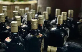 El licor adulterado pueden causar daños al sistema nervioso, visión borrosa, ceguera, dificultad respiratoria, estado de coma y hasta la muerte. FOTO: Cortesía Policía Metropolitana