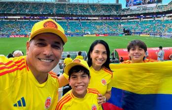 El alcalde de Cartagena, Dumek Turbay, junto a su familia en la final de la Copa América en Miami. FOTO: Tomada de Instagram @dumek_turbay