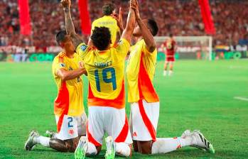 En la imagen aparece Luis Suárez celebrando junto a Daniel Muñoz y Yerry Mina. FOTO GETTY