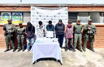Presuntos responsables de retener, golpear y asesinar a un hombre de 24 años en zona rural de Rionegro (Antioquia). FOTO: FISCALÍA