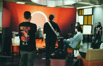 En los laboratorios de Medellín Music Lab, compositores y productores trabajan juntos para crear canciones inéditas. FOTOS cortesía Alcaldía