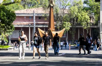 Descripción: Aspectos generales de la plazoleta de la Universidad de Antioquia. Escultura Hombre Creador de Energía. Lugar: . Fecha de evento: 11/02/2026. Foto: Julio César Herrera Echeverri.