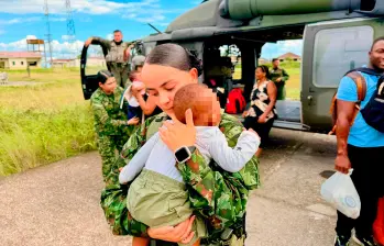 Entre los cuatro menores de edad secuestrados en la carretera de Chocó habían dos bebés. FOTO: CORTESÍA DEL EJÉRCITO.