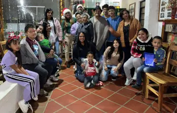 Algunos de los visitantes a la primera novena navideña en las fincas silleteras de Santa Elena, el pasado 10 de diciembre. FOTO Cortesía COSSE.