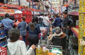 Productos del mar como atún, camarón y langostinos, además de cacao, fríjol, harina de pescado y tableros de madera, hacen parte de las importaciones que Colombia recibe desde Ecuador. FOTO: Colprensa. 