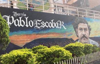 El grafiti de Pablo Escobar estaba a la entrada del empinado barrio de la comuna 9. FOTO: Cortesía