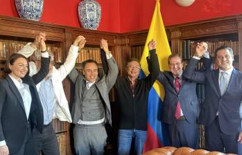 El presidente Gustavo Petro compartió esta imagen con su equipo jurídico en Estados Unidos al que denominó “el grupo Amadeus”. Foto: Redes Sociales @petrogustavo