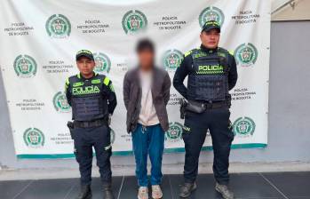 Sujeto capturado por las autoridades en los alrededores de la cárcel La Modelo. FOTO CORTESÍA