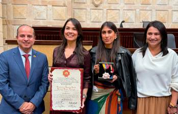 De izquierda a derecha: Juan Espinal Ramírez, representante a la Cámara por Antioquia; María Bibiana Botero, presidenta de Proantioquia; Laura Gallego Moscoso, vicepresidenta ejecutiva de Proantioquia; y Paola Holguín Moreno, senadora. FOTO: Cortesía Proantioquia