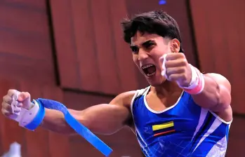 Uno de los dos festejos de Camilo Vera en el Mundial de Filipinas. FOTO CORTESÍA FEDERACIÓN INTERNACIONAL DE GIMNASIA (FIG)