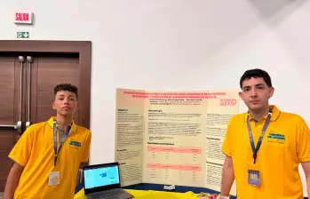Los estudiantes de grado once lograron llevar a un escenario internacional su proyecto que nació en un aula de un colegio en La América. FOTO: ALCALDÍA DE MEDELLÍN