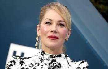 Christina Applegate contó que nuevos exámenes descartaron el diagnóstico de esclerosis múltiple que recibió en 2021, pero sus problemas de salud persisten. FOTO: Getty. 