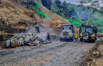 25.000 metros cúbicos de material han sido removidos en tres semanas de labores en la Loma Los Balsos. FOTO: CORTESÍA