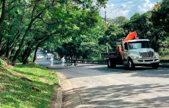 Los trabajos de fresado que se realizan en la vía Paralela para cambiar el pavimiento serían la causa del accidente que dejó un muerto en Tricentenario. FOTO: SINDY VALLE