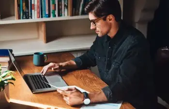 Especializaciones en áreas digitales abren el camino a mejores oportunidades laborales remotas. FOTO: GETTY