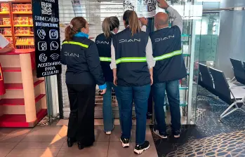 Expertos advierten que el recaudo tributario continúa estancado pese al fuerte crecimiento de la planta de personal de la Dian. FOTO COLPRENSA. 