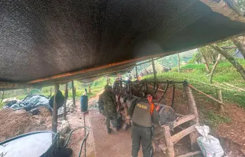 Esta era la estructura con la que se estaba ejerciendo la minería ilegal en Santa Rosa de Osos y que estaba afectando a las comunidades. FOTO: CORTESÍA