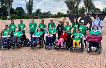 Pacientes y cuidadores impulsan el proyecto de ley “¡Muévete por Mí!”, con el que buscan reducir barreras de acceso a tratamientos, terapias y equipos médicos especializados. FOTO: ACELA (Asociación colombiana de ELA).