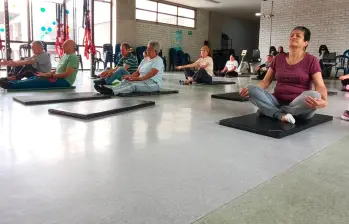 La actividad física es una de las cinco prácticas que disminuye el riesgo de la demencia. Otras: alimentación saludable, estimulación cognitiva, control de factores de riesgo cardiovascular e interacción social. FOTO cortesía GNA