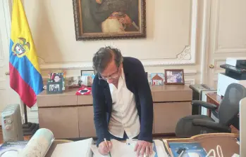 El país está en una coyuntura que pone a límite al equilibrio de poderes y la institucionalidad por cuenta de la insistencia del Gobierno en hacer una consulta popular para presionar al Congreso. Foto: Presidencia