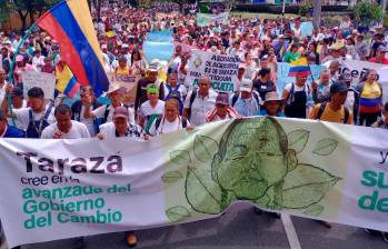 Movimientos y organizaciones sociales afines al gobierno respaldan la movilización en las calles. FOTO MANUEL SALDARRIAGA
