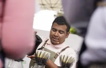 Sebastián Martínez López es barista en el café Artesano Consciente y Saludable, el cual se encuentra ubicado en Circasia, Quindío. FOTO: Cortesía Federación Nacional de Cafeteros