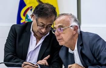 El cruce entre el presidente Gustavo Petro y su ministro de Defensa, Iván Velásquez, dejó en evidencia las dificultades del Gobierno para consolidar su presencia en zonas donde la guerrilla mantiene azotada a la población. Foto: Jaime Pérez