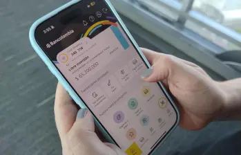 El banco pidió a sus clientes organizar sus operaciones financieras antes del 6 de julio, para evitar inconvenientes. La recomendación clave es anticipar pagos digitales y retiros electrónicos, y en caso de necesitar realizar compras durante el horario de suspensión, hacerlo con tarjetas físicas o retirar dinero en cajeros automáticos. FOTO: Cortesía.