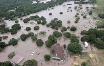 Las inundaciones en Texas comenzaron a registrarse tras las fuertes lluvias que provocaron una crecida del río Guadalupe desde el pasado 4 de julio. FOTO: X de USCG Heartland (Guardia Costera de Estados Unidos)