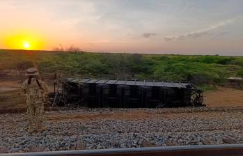 Vía férrea del Cerrejón, en Uribia, La Guajira. Foto: @Ejercito_Div1