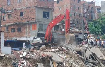 Personas de la comunidad aseguran que la alcaldía solo se limitó a demoler y que ninguna entidad le ofrece una ruta clara de asistencia. FOTOS: JULIO CÉSAR HERRERA