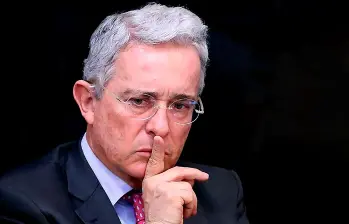 Dos videos se reprodujeron en el juicio contra el expresidente Álvaro Uribe, lo que generó molestias e indignación. FOTO: El Colombiano