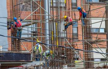 La industria siderúrgica avanza en un ambicioso plan, superior a $1,2 billones, pero un entorno adverso como el actual amenaza el retorno de esas inversiones. FOTO: Juan Antonio Sánchez