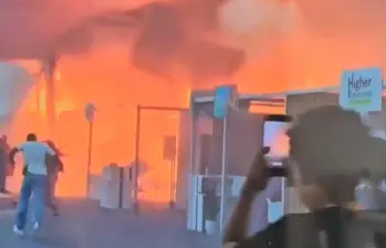 Así es el incendio ocurrido en la Zona Azul de la COP30 en Belém. FOTO tomada de X @BelemHoje