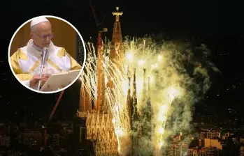 La cruz que corona la torre fue iluminada por primera vez en la historia del templo. FOTO: Vatican Media.