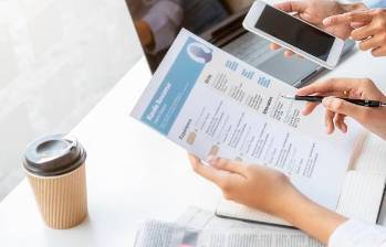 El contrato indefinido garantiza estabilidad laboral, prestaciones y protección ante despidos injustificados. FOTO: iStock