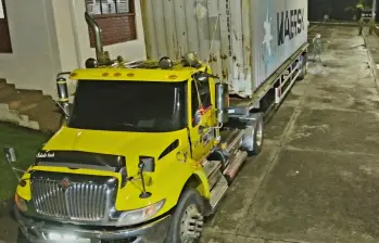 Aspecto del camión en el que fue encontrada la marihuana incautada. FOTO: Cortesía Ejército 