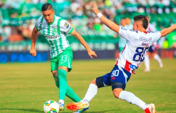 En la imagen aparece el lateral uruguayo Camilo Cándido durante la derrota verdolaga frente al Junior de Barranquilla. FOTO CAMILO SUÁREZ