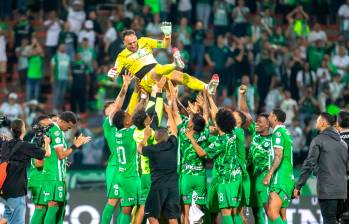 El arquero David Ospina, de 37 años, fue vitoreado por los hinchas después del partido contra Tolima. Foto: Juan Antonio Sánchez