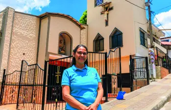 Dora Elena López, a sus 58 años, en la parroquia San Jerónimo de La Gabriela en Bello, la cual vio y ayudó a fundar. FOTO Camilo Suárez.