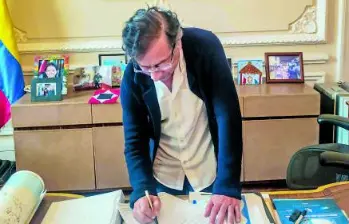 Al menos para esa instancia, “se hace evidente la infracción normativa a la cual se alude en la petición cautelar”. Foto: Presidencia