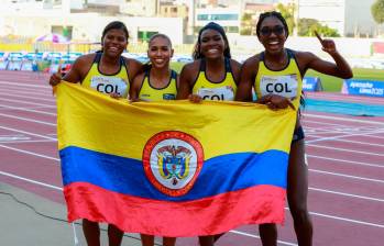 El equipo de atletismo femenino conquistó el oro y estableció nuevo récord bolivariano en la prueba de 4x400. Lo integran María Fernanda Rocha, Karen Vélez, Paula Loboa y Lina Licona FOTO: COC.