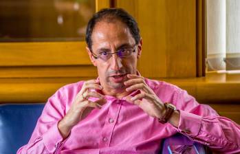 A través de sus redes sociales, el candidato presidencial Abelardo de La Espriella anunció este martes quién será su fórmula vicepresidencial. Se trata del economista y exministro José Manuel Restrepo. FOTO: Julio Herrera