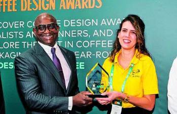 Ana Isabel Márquez, fundadora de El Boske recibió en el World of Coffee Dubai 2025, el galardón Coffee Design Award en la categoría de branding. FOTO cortesía El Boske